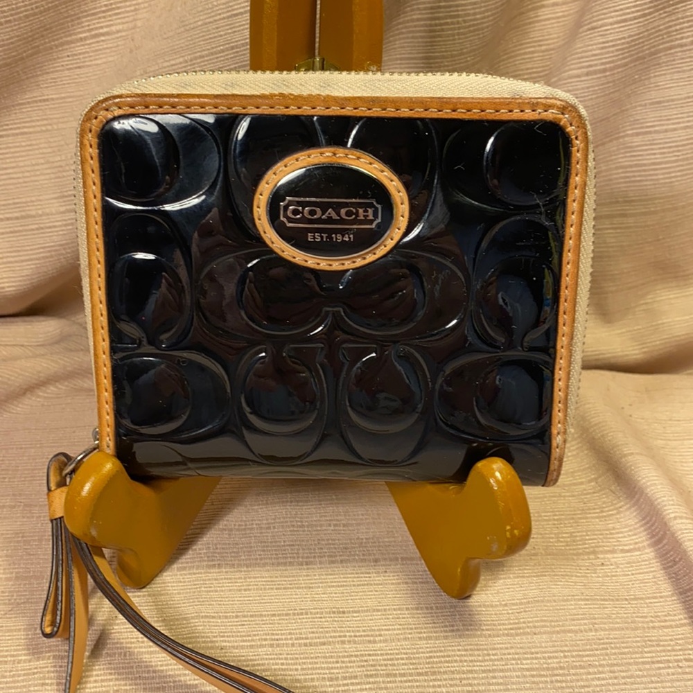 Coach logo shiny leather wallet w/wrist loop